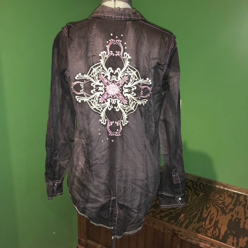 Long sleeve snap shirt